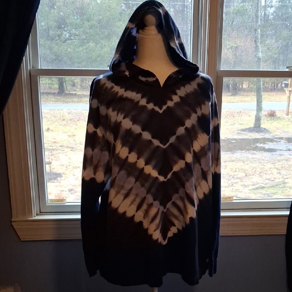 Livi Active Black and White Tie-Dye Hoodie